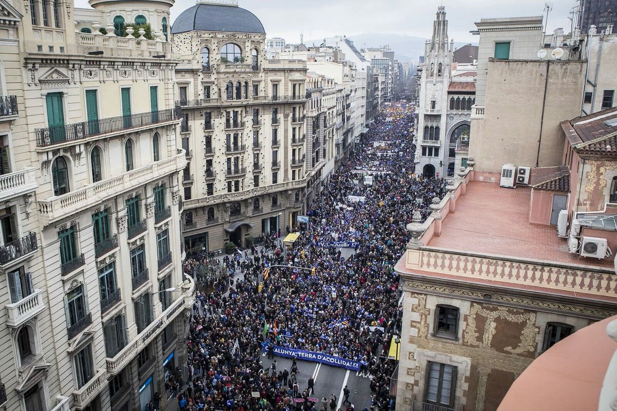 Imatges de la manifestació d'ahir a Barcelona. Sense excuses i sense por, volem acollir! #TrenquemFronteres