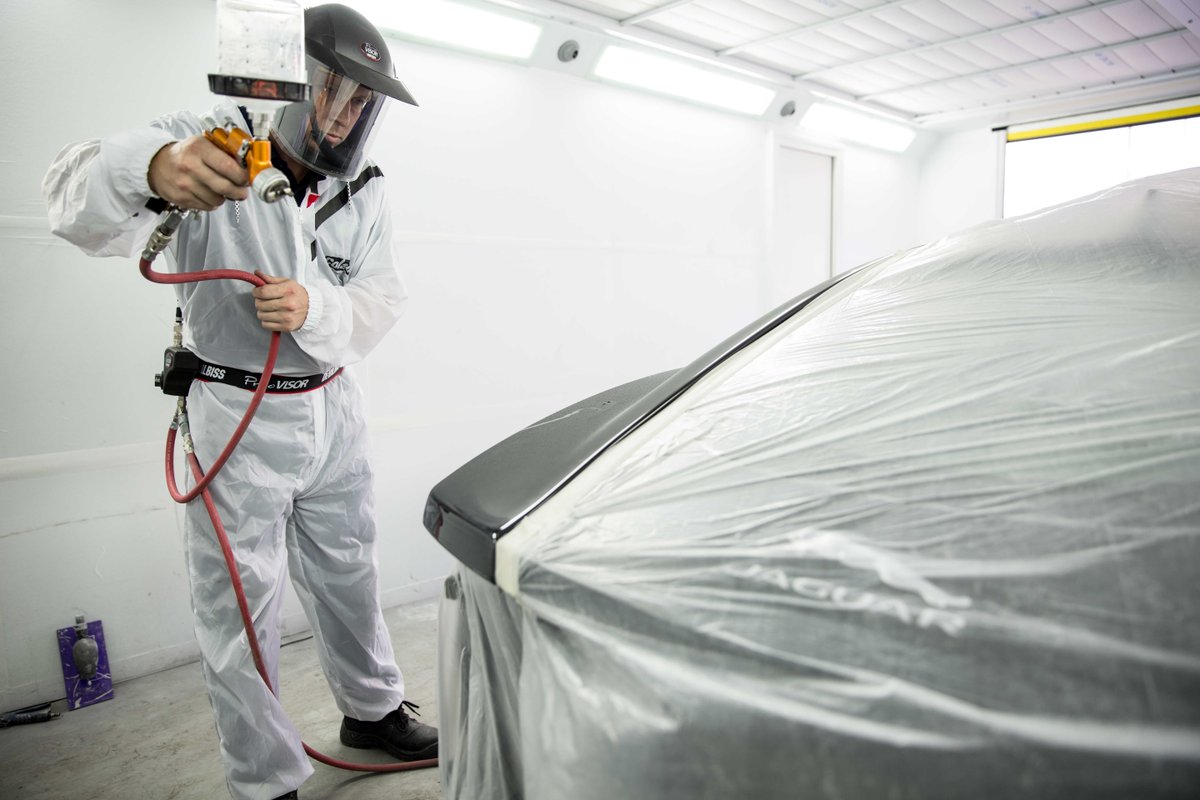 SMBAccRepairs's tweet photo. Don’t let paintwork scratches detract from the value and appearance of your car. #BodyShop #PaintWork #Cars Visit https://t.co/61EtlmPCH9 https://t.co/4bYHqc98Z2