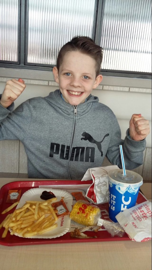 Star winger Ben celebrates the end of our losing run by refuelling in KFC. C'mon the Sky Blues!! 💪💪⚽⚽👏👏 @pj353 @Letham_FC