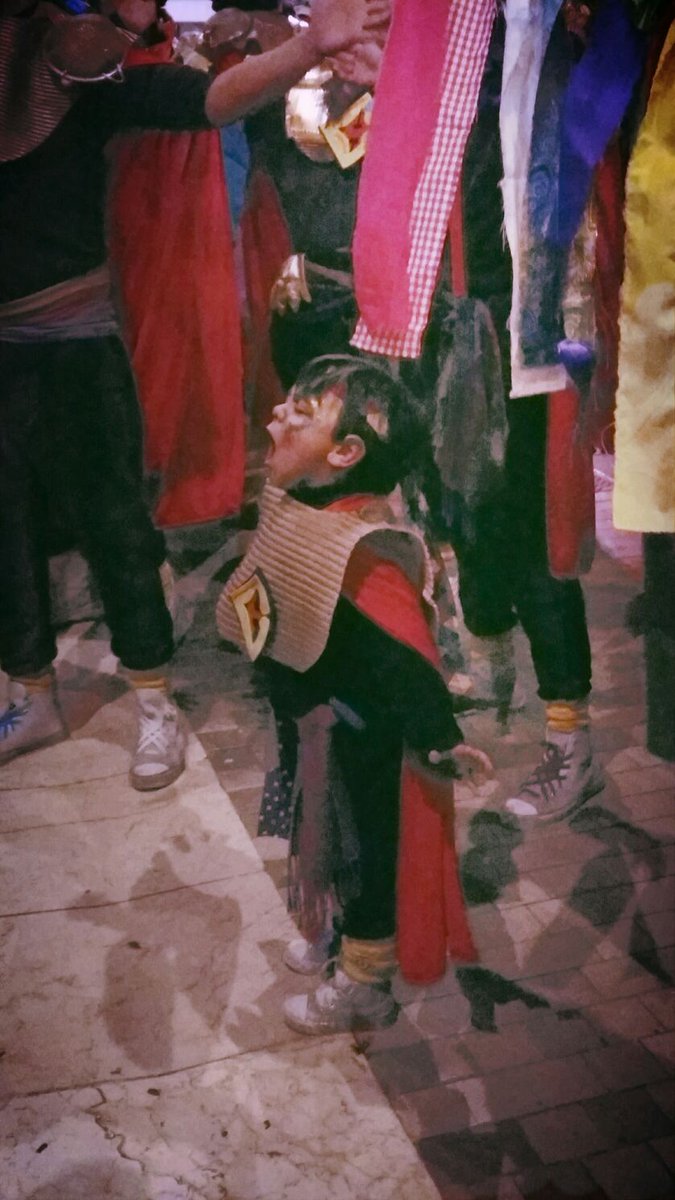 comparsa_kara's tweet photo. #callehero #minikara #carnavalmlg #calle #malaga #carnaval https://t.co/MSuoyz755T