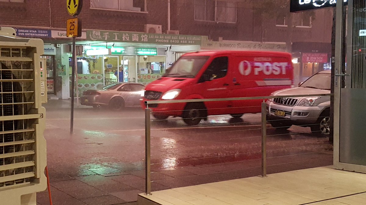JM77's tweet photo. Well SOMETHING just decided Burwood wasn't wet enough tonight but it's only the SLIGHTEST edge of heavy rainfall! Warned by @thebrollyapp! https://t.co/OBh3JFdttu