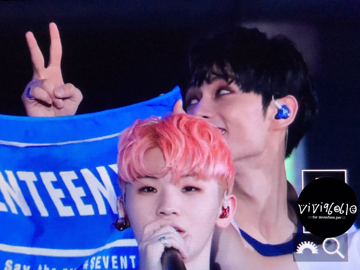 vivi960610's tweet photo. 170218 고베콘서트 #SEVENTEEN #세븐틴 #문준휘 #文俊辉 #JUN #준 #우지 ✌️❤️ https://t.co/ze9HNx8eEo