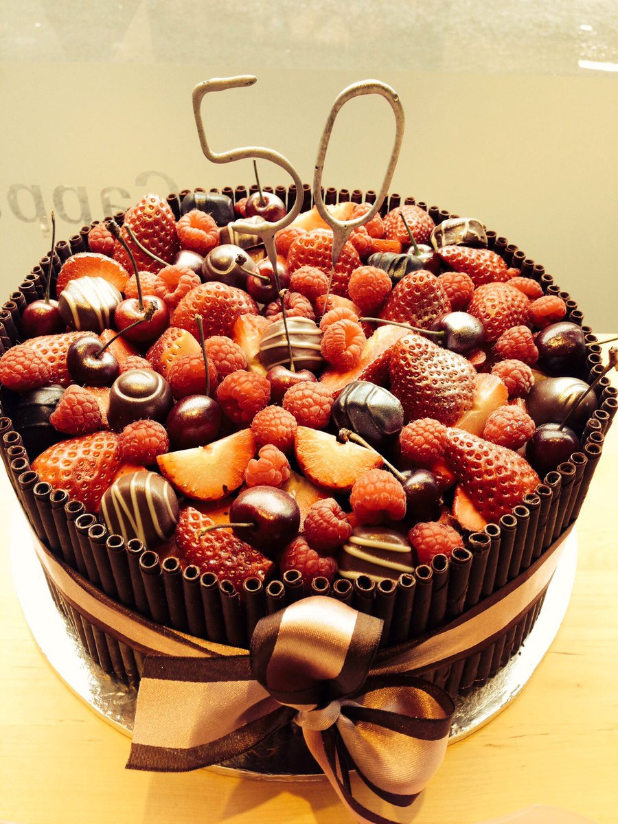 SarararaCoffee's tweet photo. Our famous chocolate & fresh fruit cake! #cakefactor message us today to order!
@bathindiechat @InBath @BathLifeMag @ThePigGuide @CrumbsMag https://t.co/vRyzv1WIwh