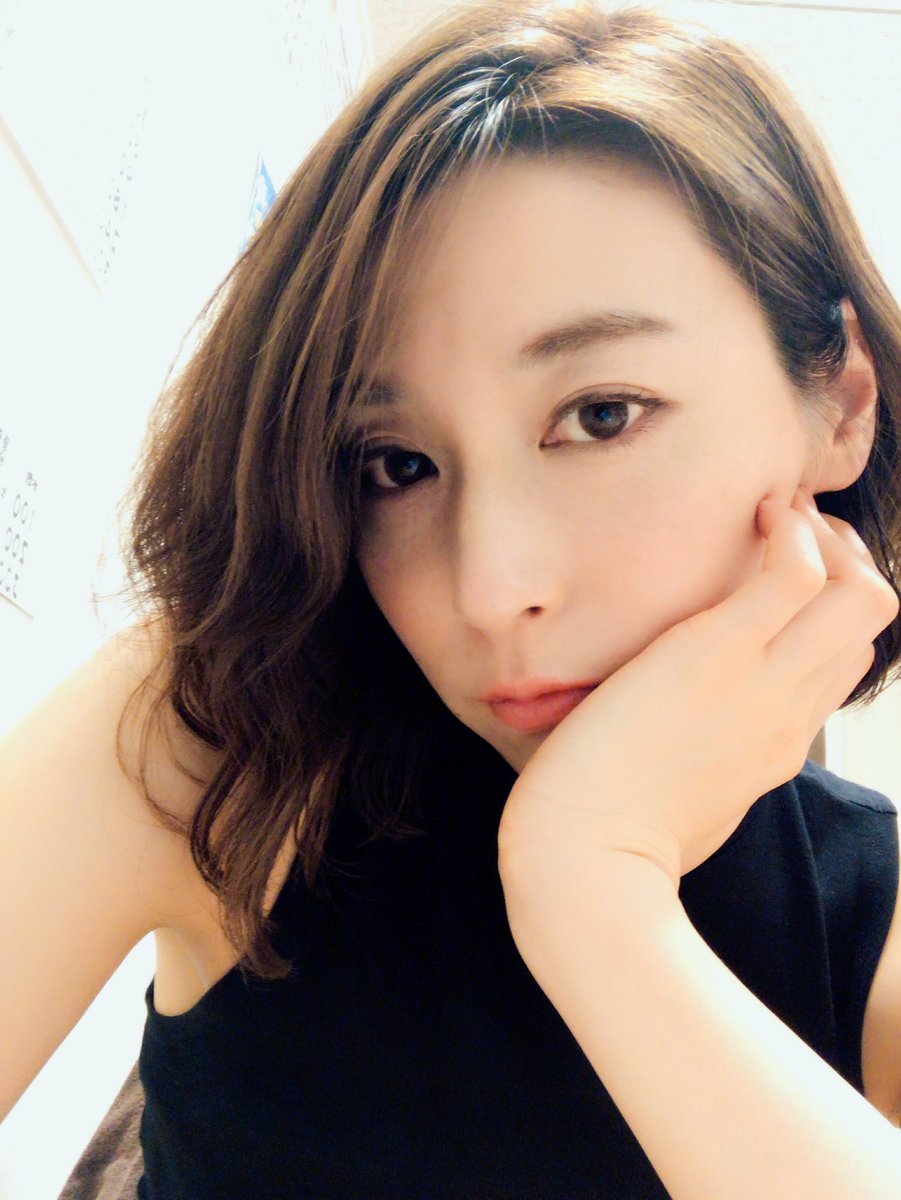 井上 奈々 今日のイベント衣装 髪型にぴったり