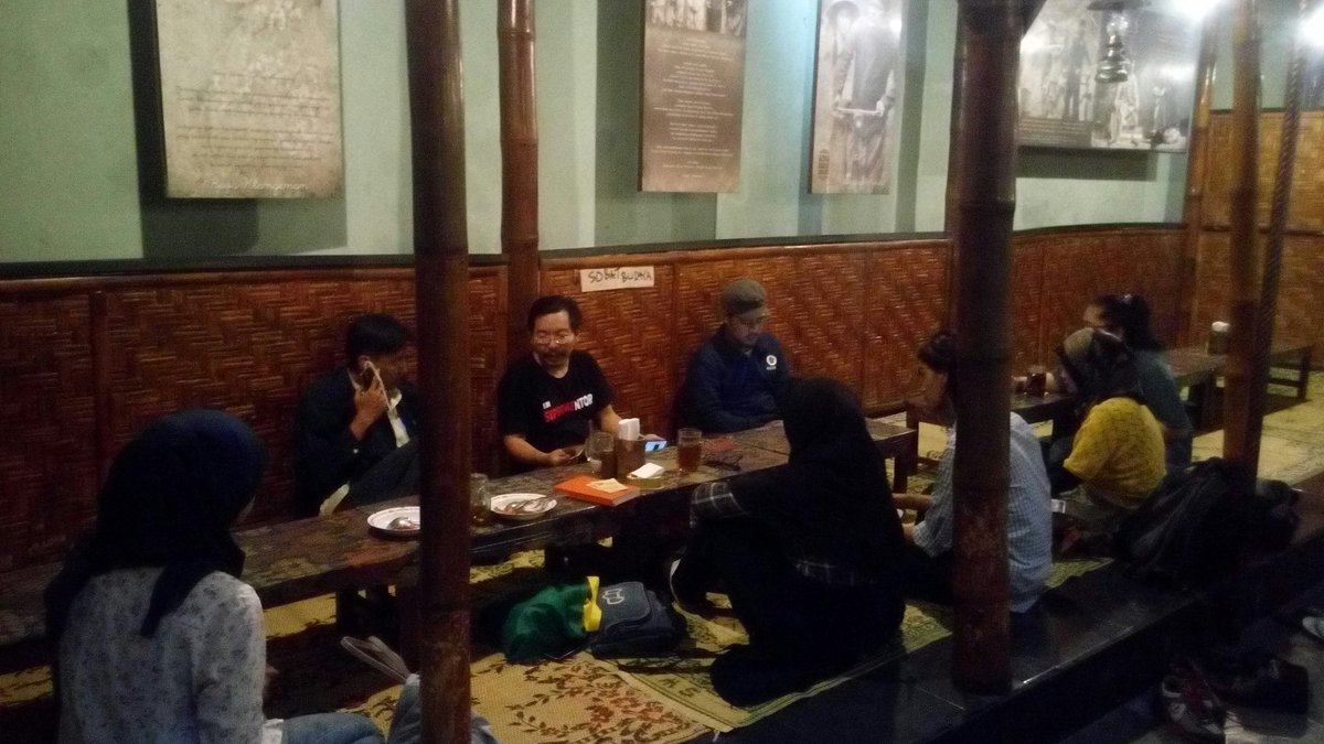 Sugeng sonten! Temu Perdana <a href="/sobatbudayaDIY/">sobatbudayaDIY</a> x <a href="/sobatbudaya/">Sobat Budaya</a>,,, bincang2 @KodeNusantara 😄😄😄
#KodeNusantara