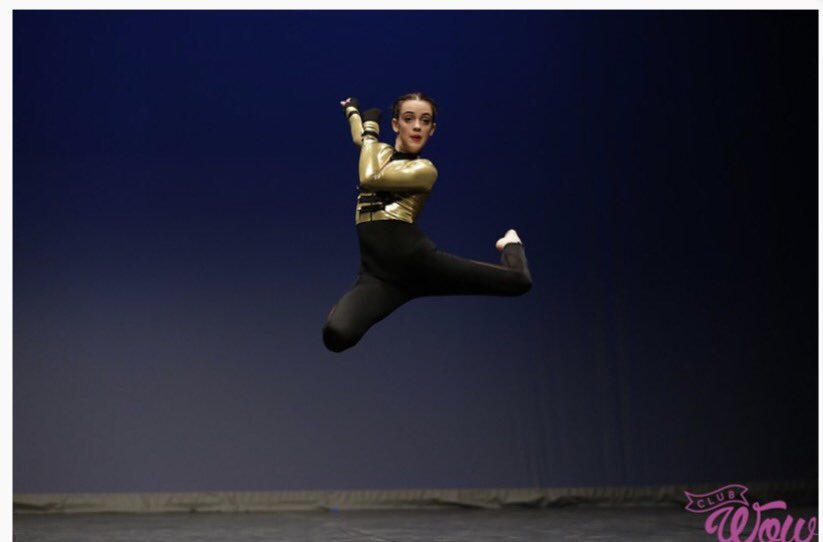 sergi_mingote's tweet photo. Una imagen...vale + que 1000 palabras!!👏🏻👏🏻👏🏻 #danceworlcup #solojulia #backandgold #jazzdance #burgos #nivelon #amazing https://t.co/5e2aEJ2xry