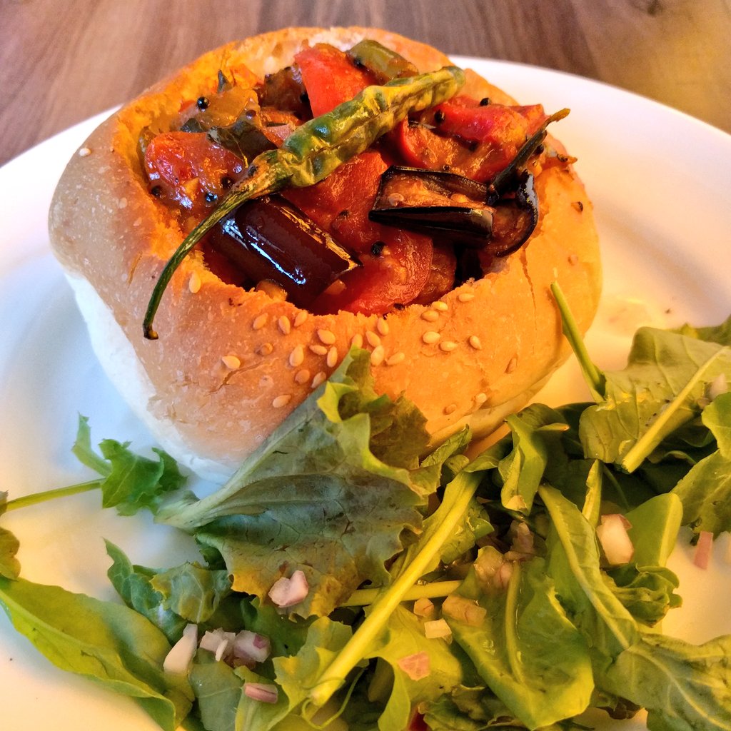 TaariniNB's tweet photo. This Sri Lankan aubergine moju in bread pocket with green salad was so flavourful and unusual to taste. #ChefMariaAtDesiDeli #DesiDeliBrunch https://t.co/lHapwnKqvK
