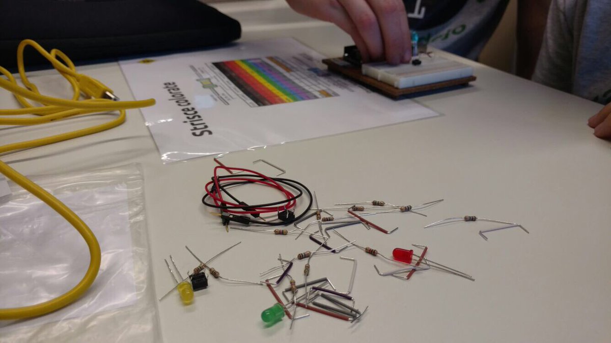 CoderdojoZerob's tweet image. Full...#CoderdojoZeroBranco a #Silea #AccaddeOggi a tutto #coding con #cubetto #scratch #arduino #legonxt2.0