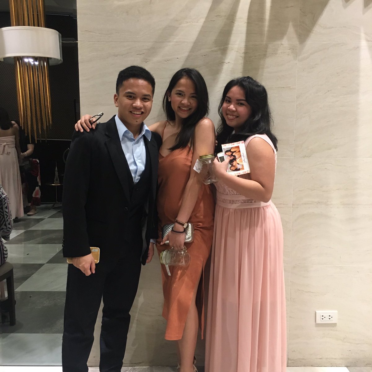 _jeonbee's tweet photo. kunyari ako yung nag-debut sa first photo π HAHA thankful for last night, @valpagdagdagan!! (wala tayo matino na photo huhu ily) #VALXVIII https://t.co/l6TfRsA0Ot