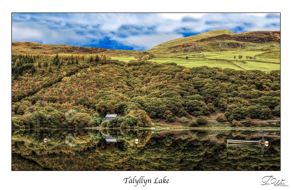 ItsYourWales's tweet photo. Talyllyn Lake provides superb #welshreflections #BeautifulWales #ItsyourWales courtesy @TimAlisonawilde https://t.co/biYt7rw9vI