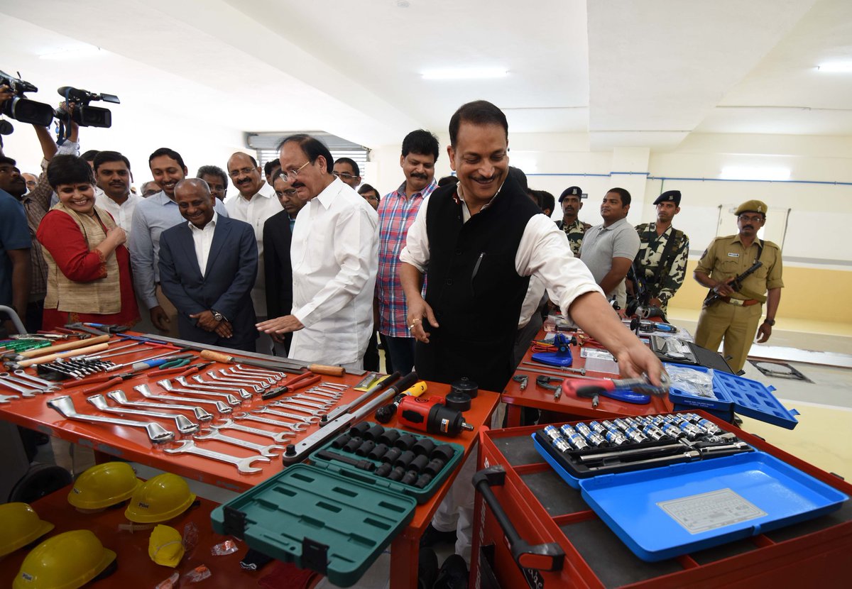 RajivPratapRudy's tweet photo. Launch of world class skilling centre by Swarna Bharat Trust with  @MVenkaiahNaidu ji in Hyderabad...gr8 opportunity 4 youths @PMOIndia https://t.co/4S45hUz1Uy