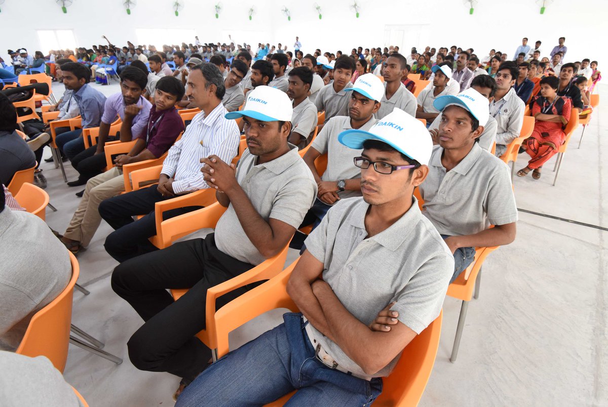 RajivPratapRudy's tweet photo. Launch of world class skilling centre by Swarna Bharat Trust with  @MVenkaiahNaidu ji in Hyderabad...gr8 opportunity 4 youths @PMOIndia https://t.co/4S45hUz1Uy