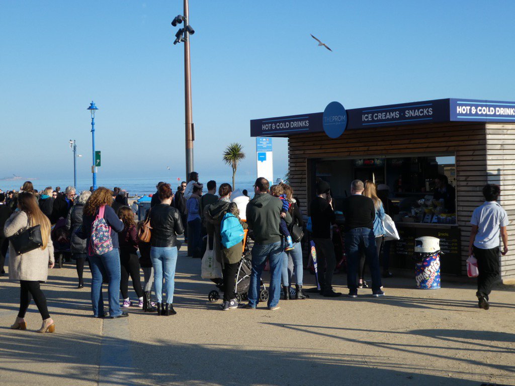 LoveTravellingA's tweet photo. It must be #summer Queues for #IceCream #FebruarySunshine #SunnyBournemouth #HalfTermSun #Bournemouth #Seaside https://t.co/KQV9lqY7db
