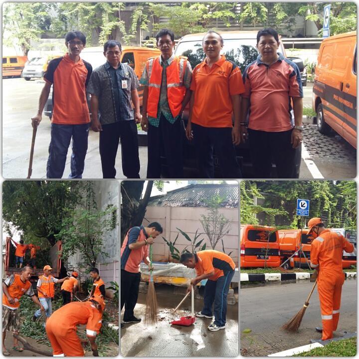 KantorPosJKB's tweet image. Kantor Pos Jakarta Barat Peduli Kebersihan. @PosIndonesia #PosBergerak #PosBergerakReg4