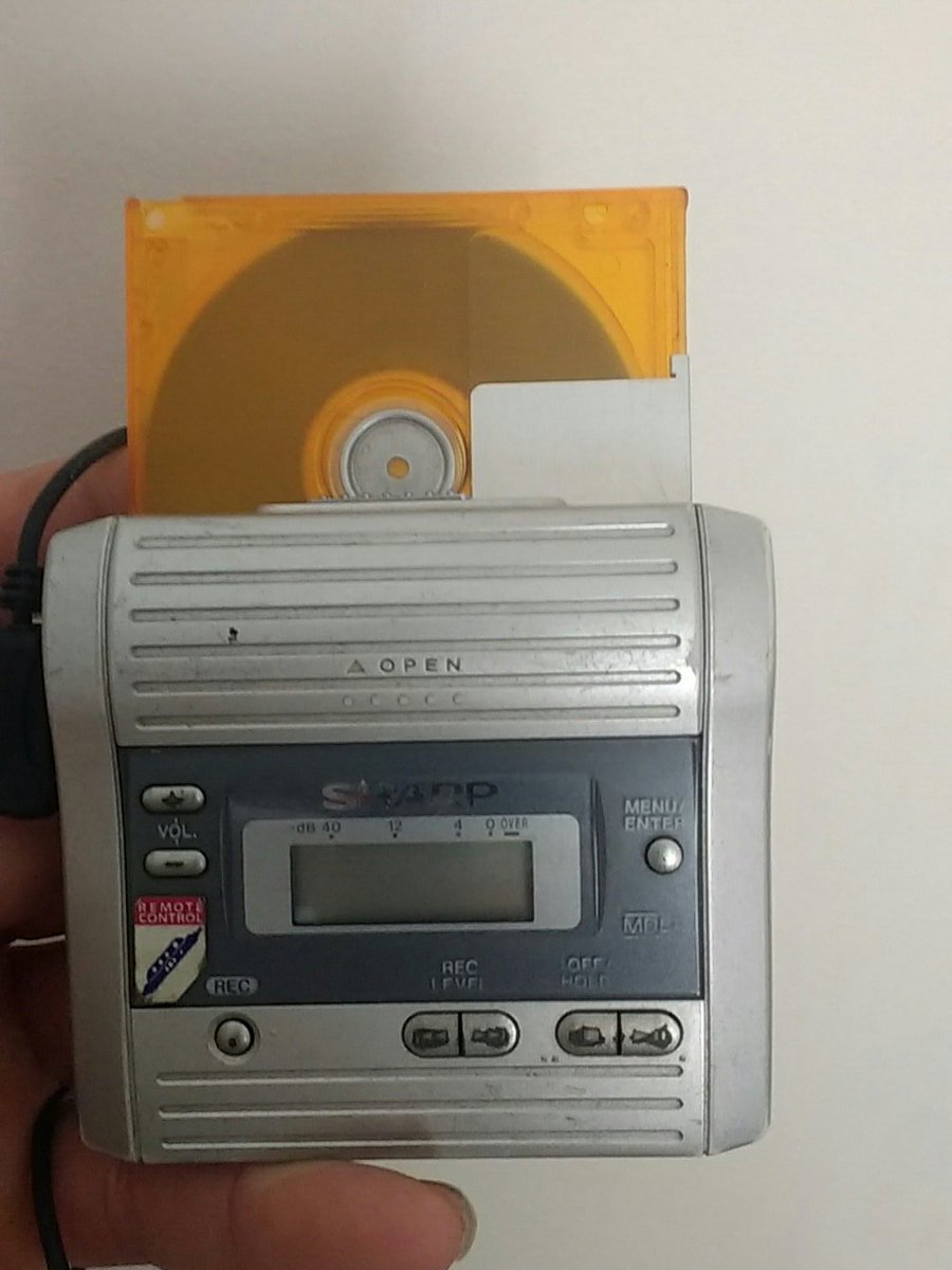 _BrettRalph's tweet photo. Sorted out stuff from the move and found this bad boy @SHARP_JP #sharp #minidisc #retro #minidiscplayer #noMP3 #lovedit #technology https://t.co/C81gMFA9CV