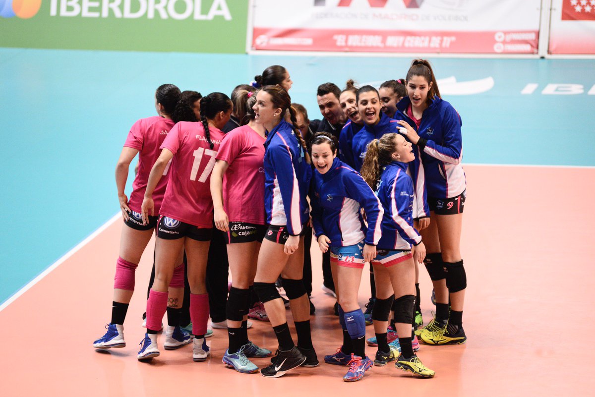 CVHaris's tweet photo. Nuestras leonas ya calientan en el Pabellón Europa. ¡Vamos allá! Recuerda @VoleibolLogrono - @CVHaris a partir de las 11:30 (H.C) #CopaSFV 🏆 https://t.co/oDClE0QxWj