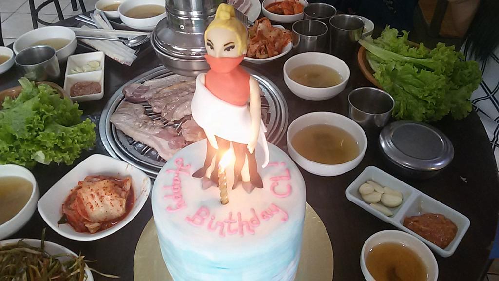 GZBPhilippines's tweet photo. Celebrating @chaelinCL birthday in advance with my co-GZBs in Manila.We love you CL from infinity and beyond! #HBDCL https://t.co/oL8cGNC6gb