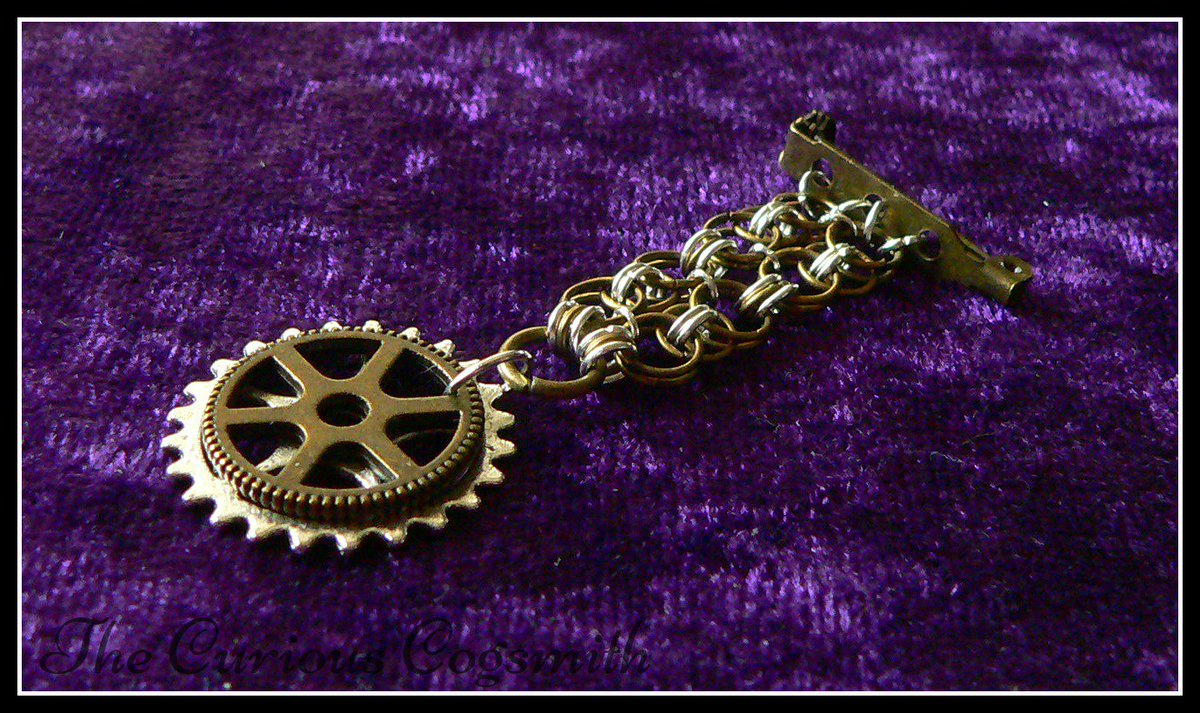 CuriousCogsmith's tweet photo. #steampunk chain mail medal, £6.95 in my #etsyshop https://t.co/HsrFFVrJZZ #coglovers #handcratfed #steampunkstyle https://t.co/OgLXnxCGSf