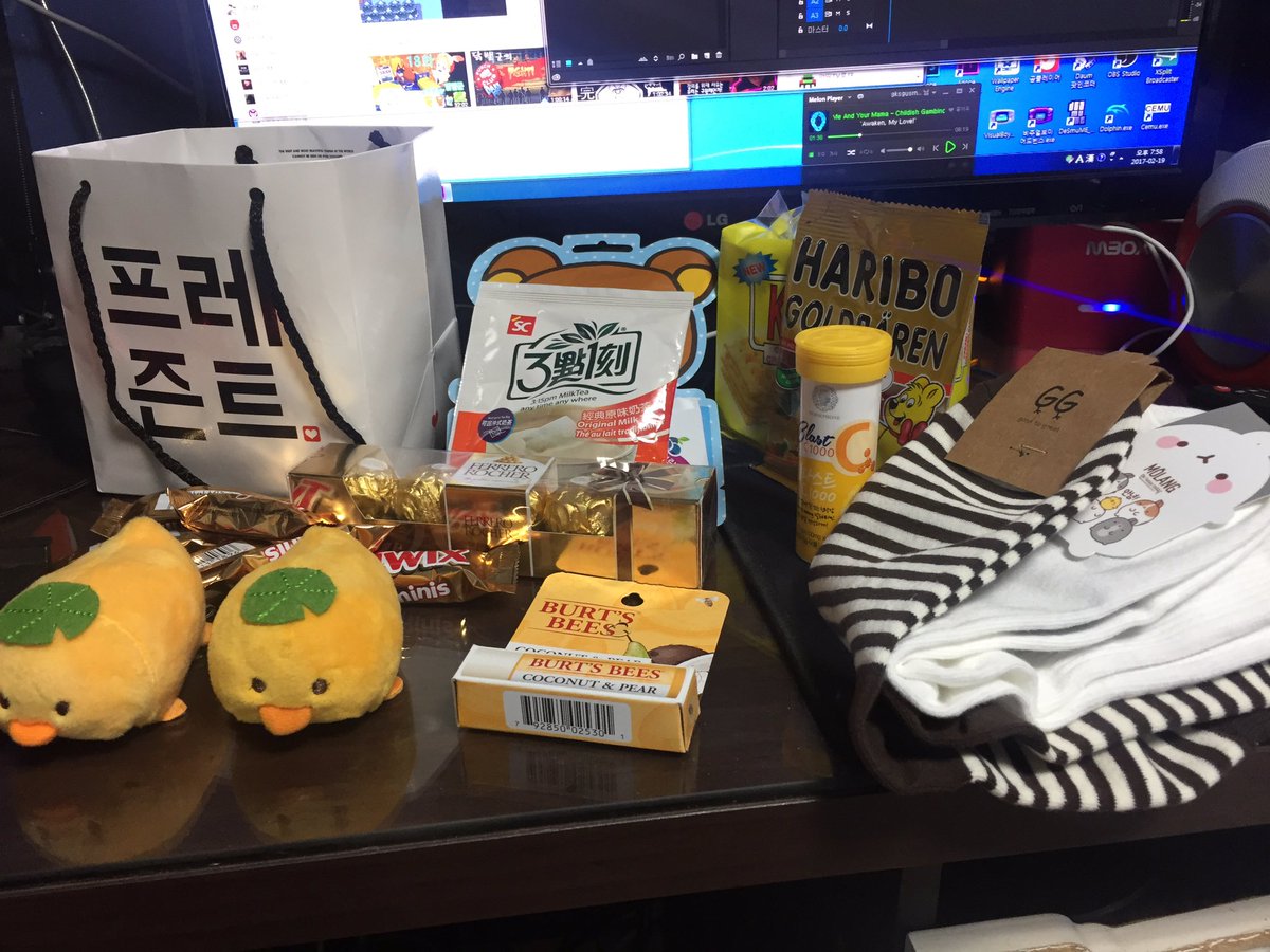 MrChickenfoot's tweet photo. 나비가되는날님 감사합니다. 자꾸 너무 과분한 선물 주셔서 제가 어찌 보답을 해드려야할지, 정말 너무 너무 고마워요. ㅠ 저 돼지 되겠���요!! https://t.co/AJeAgTp2iB