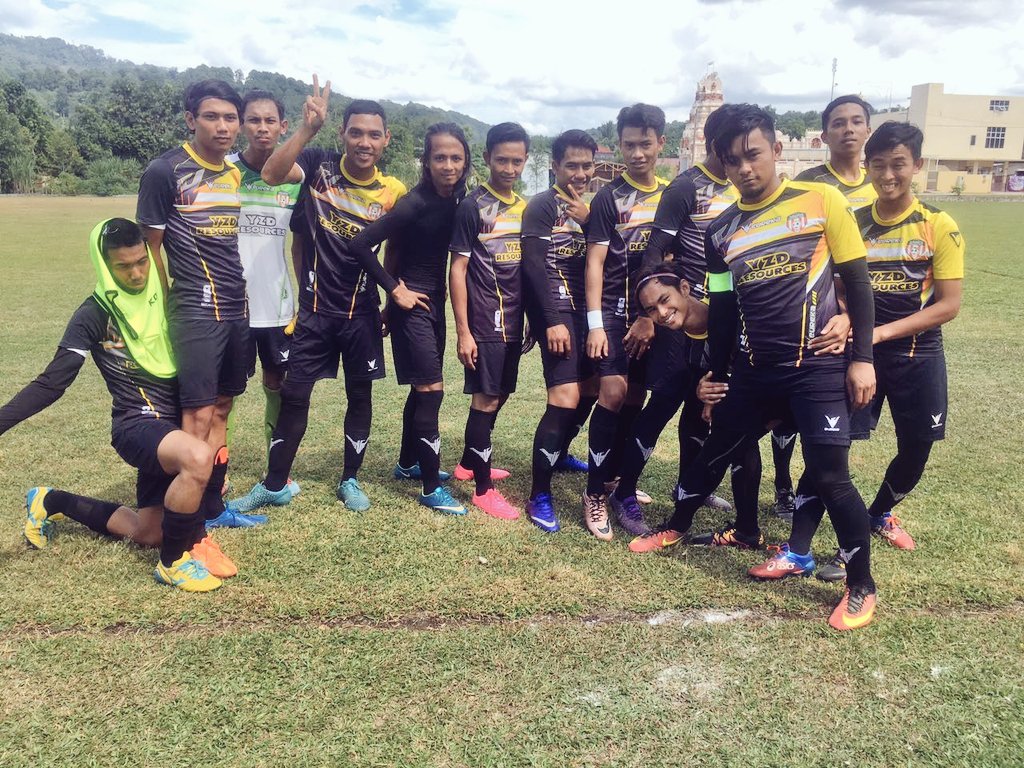 DayatIsmail9's tweet photo. Duo satu kocik bonar , ompet satu sonyum lebar ! Welldone geng 👍#SerantaFc #FasLeague https://t.co/BHz52E4mvg