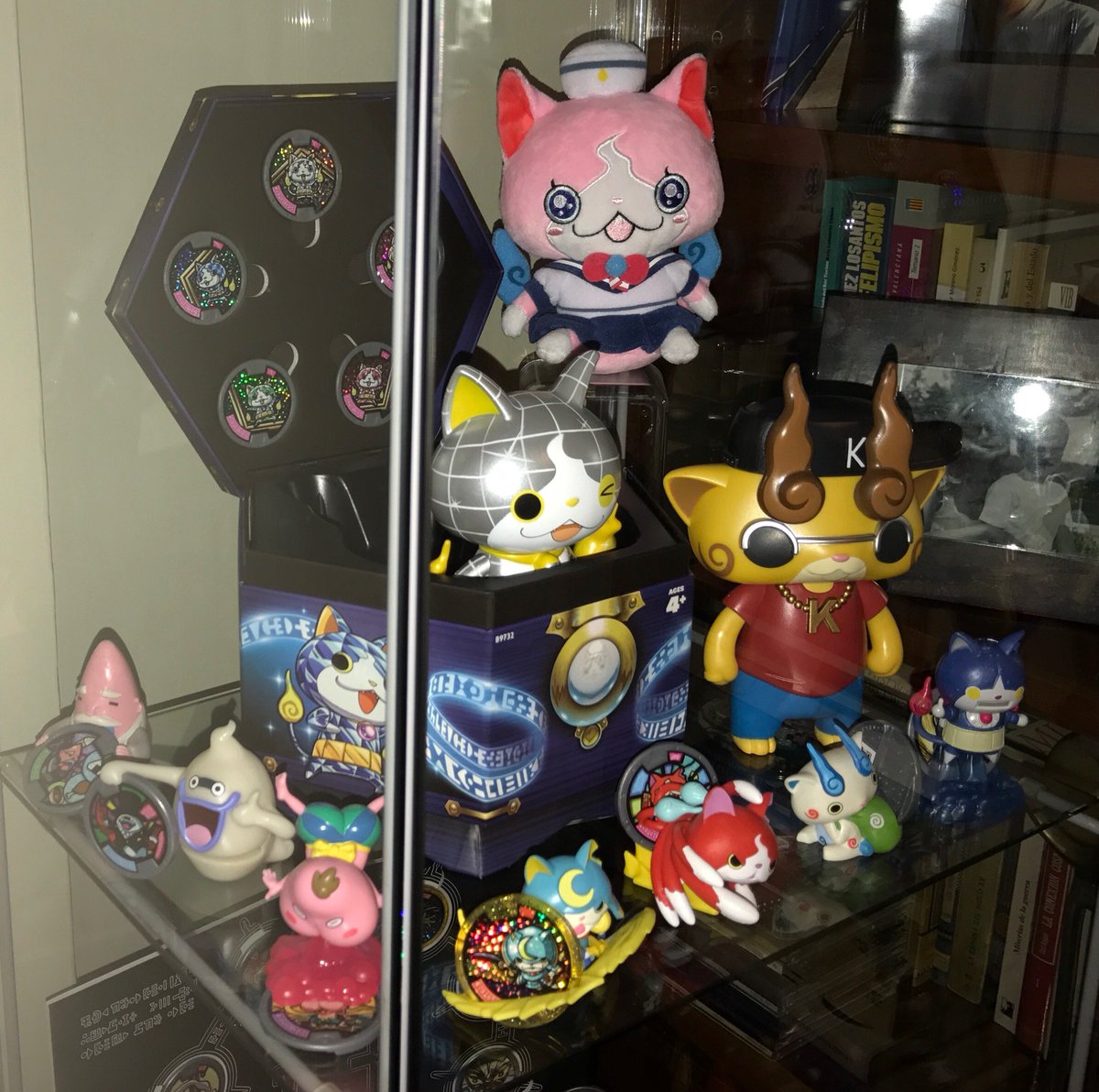 MisantropoES's tweet photo. ¡¡Mi colección de #YokaiWatch al completo!! Miauencanta ^^ https://t.co/Md73SXV5BD