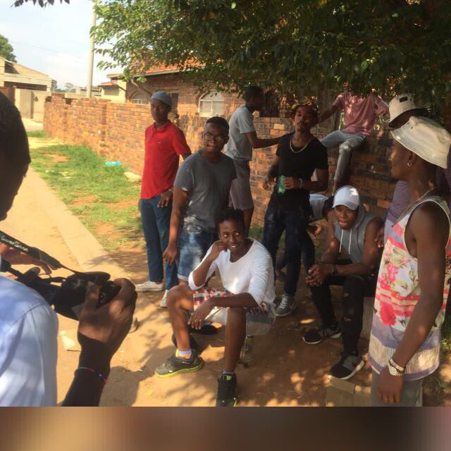 CDEntertainmen1's tweet photo. Whole squad CDE🎰
Promo video and photo shoot📸📽#BUGA💽
@Voltex10 @LennyDaKidSA @KwestaDaKAR @_kimcbn @CassperNyovest @JayjayNkosi show love🎙🎤 https://t.co/SXMahAgx9e