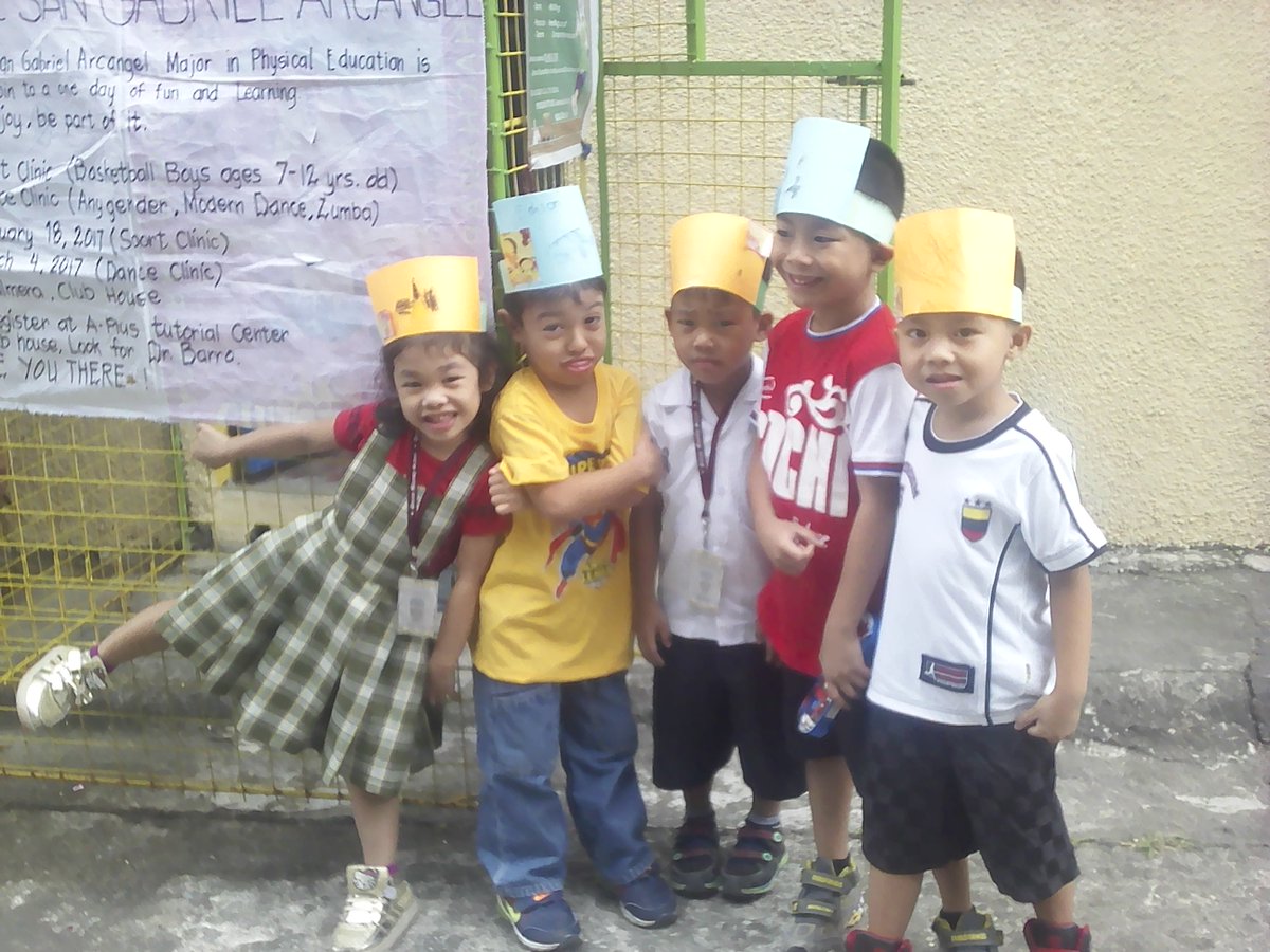rachebarrs's tweet image. Kids @ A-PLUS 
#aplustutorialcenter
#sillyhat
#friday
#artsday