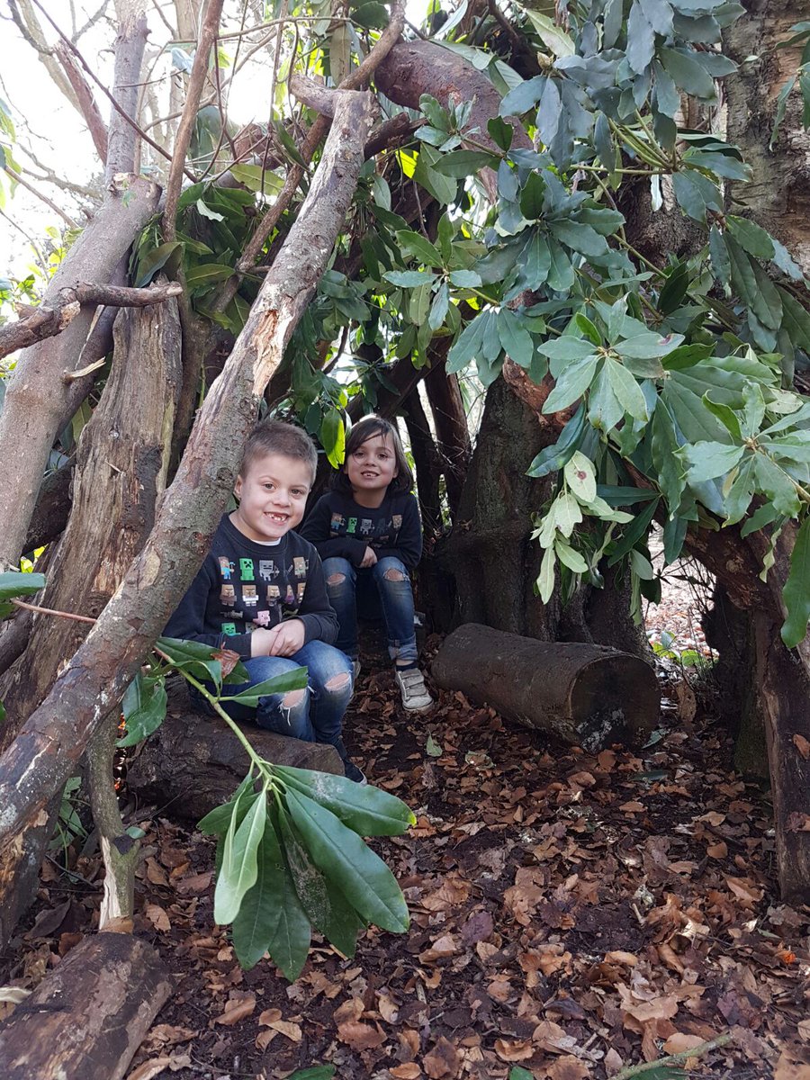 lucywacker1's tweet photo. Shaney and sonny building a den @UptonInfant #muddychallenges #uptoncountrypark x x x https://t.co/aeIavDFOls