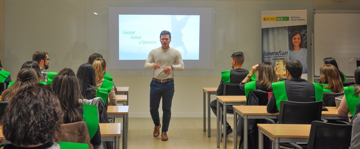 BeaCadenas's tweet photo. "Todo final supone siempre un nuevo comienzo" Fin de una etapa con padrino de lujo 🎓💫  
#MarketingDigital #Eoi #Actitud #optimismo https://t.co/Qpj972fJ81