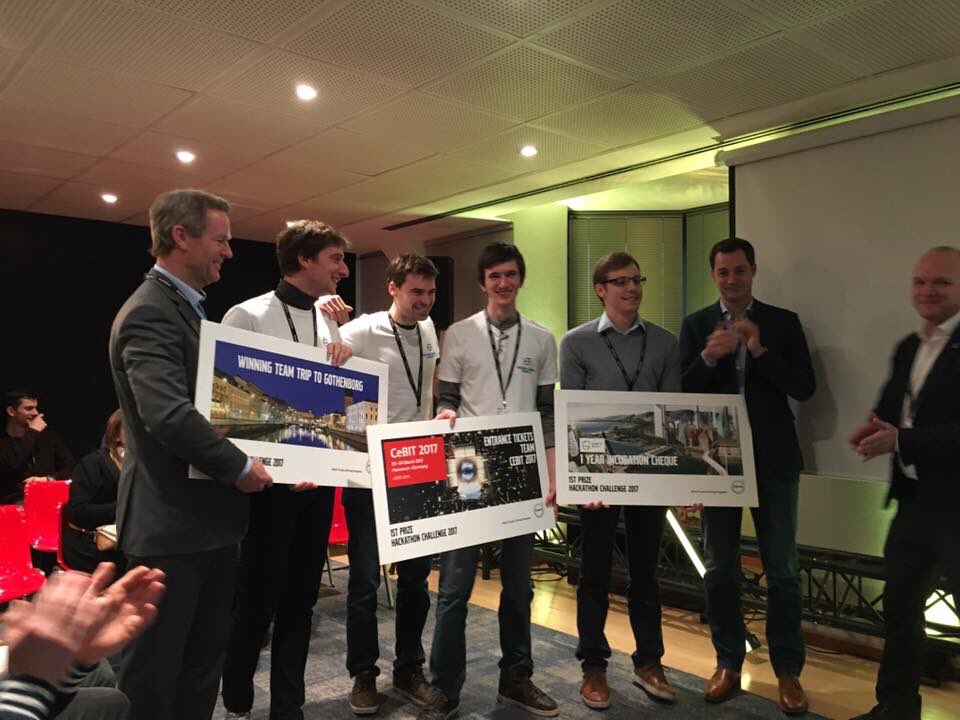 HellinckxPeter's tweet photo. PhD en masterstudenten van @UAntwerpen_FTI  @IDLabResearch  en @UAntwerpenTEW winnen #Volvotruckshackathon Proficiat!!! https://t.co/Sn6ejowGCr