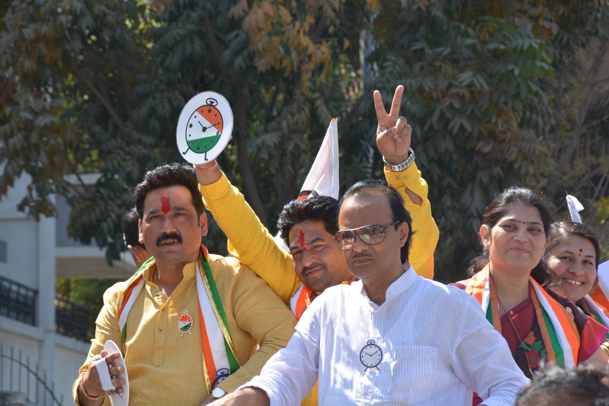 NCPPCMCspeaks's tweet photo. अजितदादा पवार, नाना काटे व कार्यकर्ते बंधू बघिनी पिंपळे सौदागर - रहाटणी येथील प्रचार रॅली मध्ये उत्स्फूर्तपणे लोकांची भेट घेताना #VoteForNCP https://t.co/BZLw8Ya8am