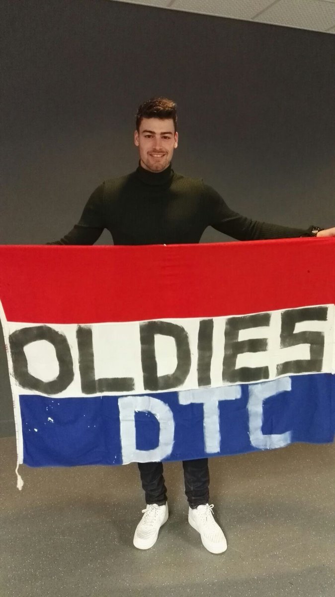 OldiesDTC1's tweet photo. Ook @TvdPavert support @OrionVolleybal tijdens de bekerfinale in Zwolle. Klasse Ted! π
#samendran #ORIdyn #Doetinchem https://t.co/ahcEHoi5d0