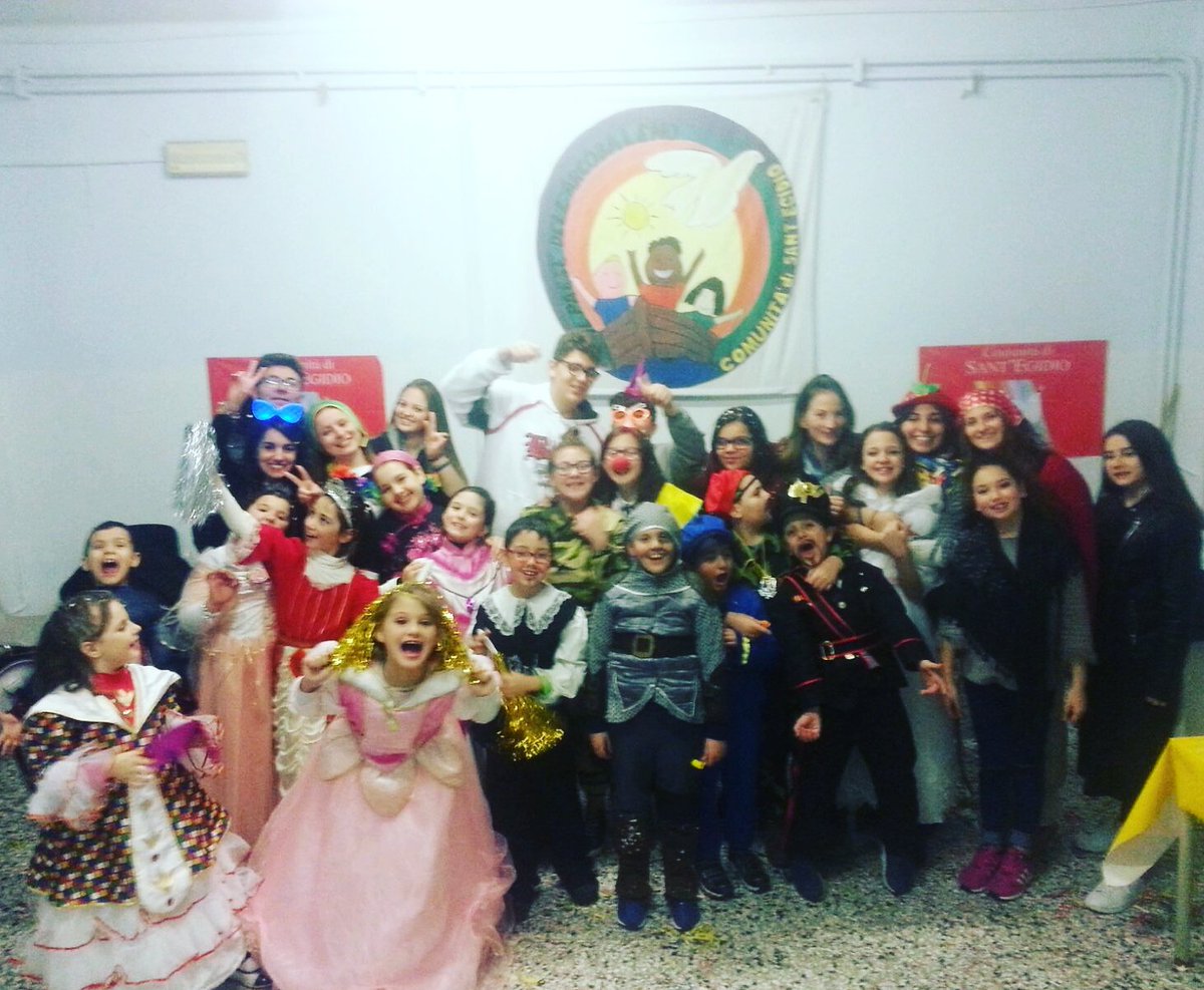 GxpPuglia's tweet photo. #Bari: festa di #carnevale alla #scuoladellapace! #divertimento #amicizia #smile @immaginise https://t.co/rNpYToPgM2