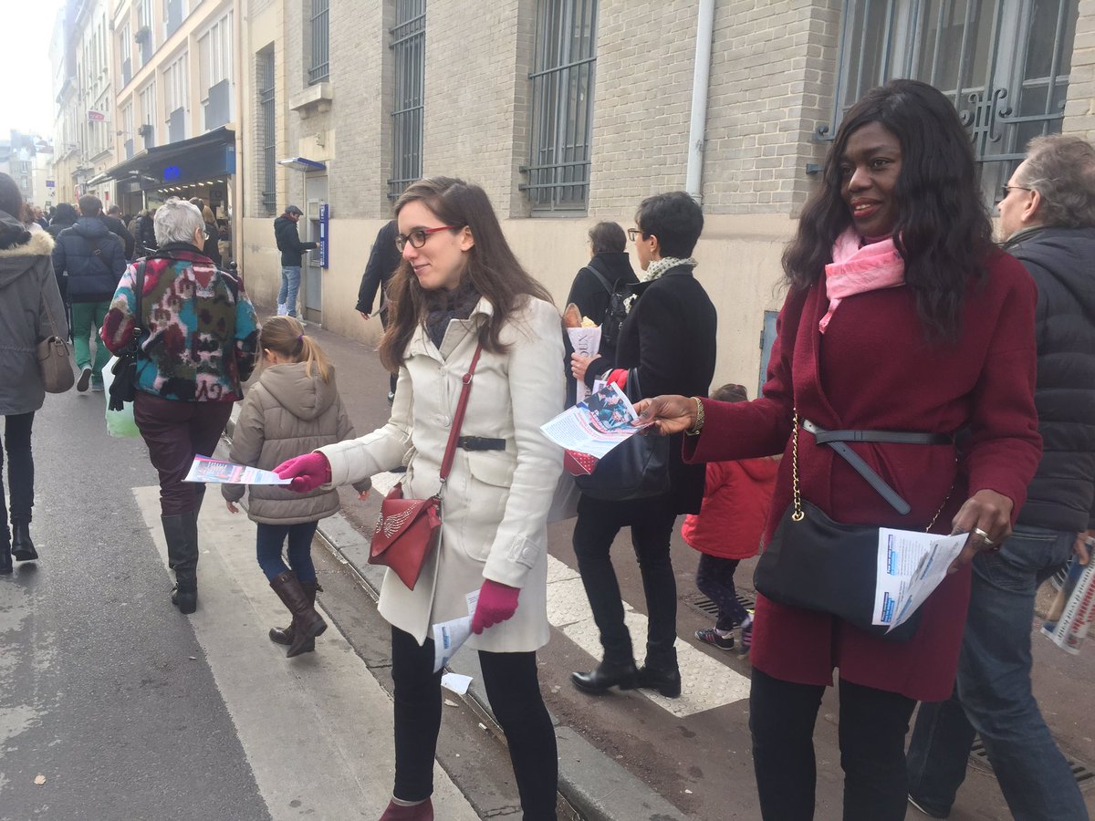 LudivineAnne's tweet photo. Plein de messages positifs et d'échanges constructifs lors du tractage pour @FrancoisFillon à #SaintGermainEnLaye! #Fillon2017 cc @Fillon_78 https://t.co/TlYRb2thCu