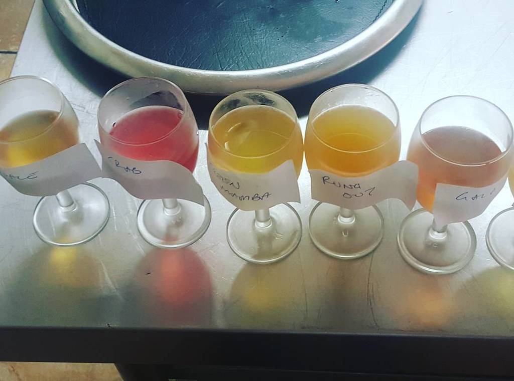 #hartfordhouse  Cider from our own apples now to blend and put through a second fermentati… ift.tt/2lylKGf