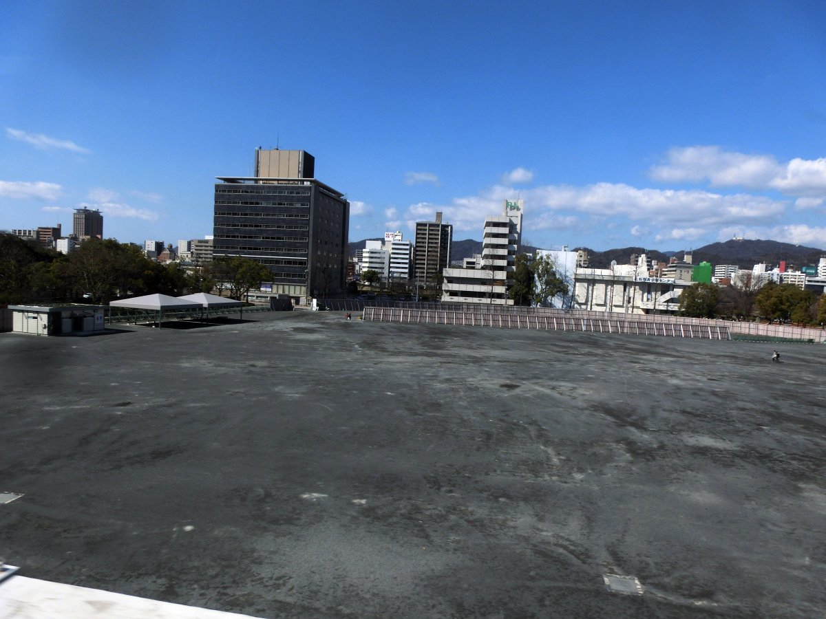 アルベース على تويتر 旧広島市民球場跡地 たまにイベント会場になる 広島バスセンターのすぐ西側 原爆ドームのすぐ北側にある 広島 再開発