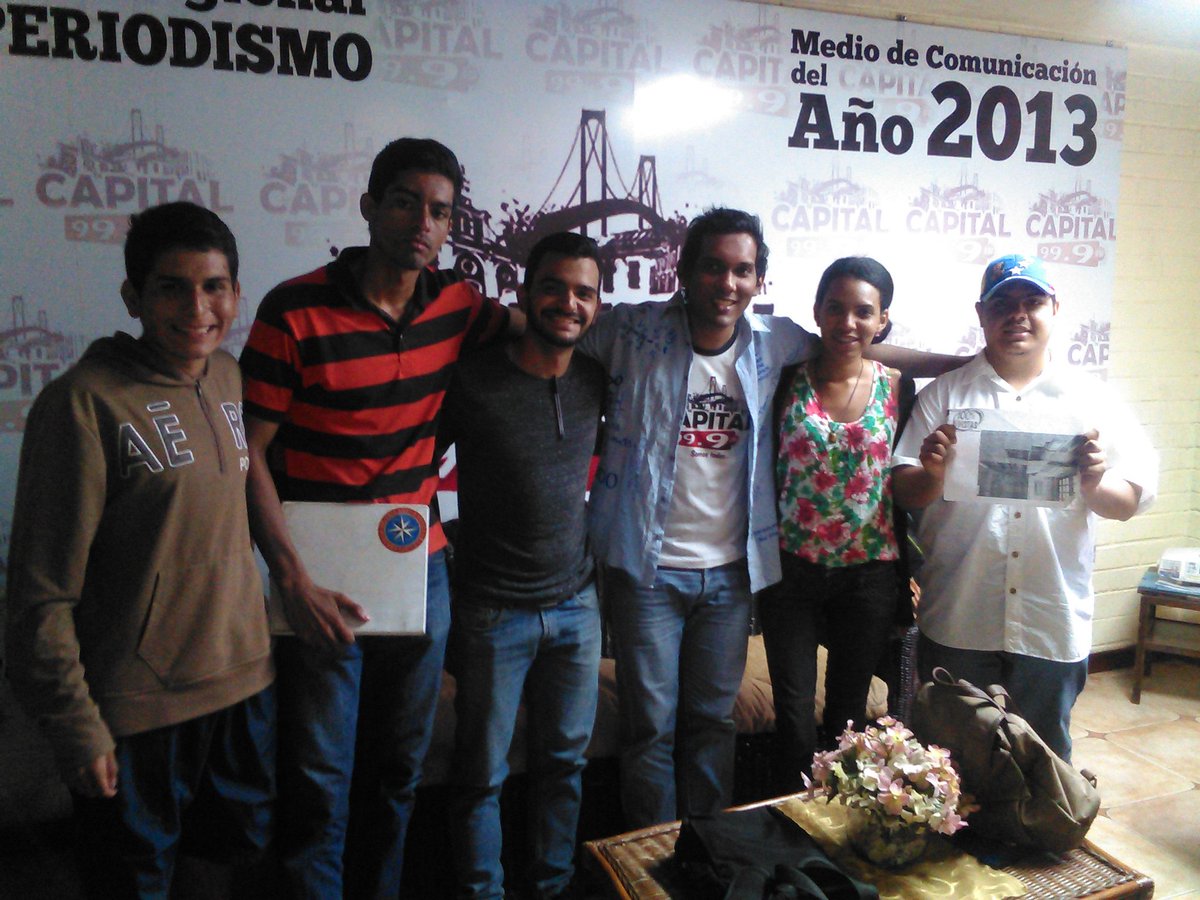 LaMovidaE's tweet photo. #CuadroDeHonor de jóvenes udistas conversando sobre la resolución 061 del rectorado. #UDO #UdoBolivar https://t.co/Ta9hCWvAgh