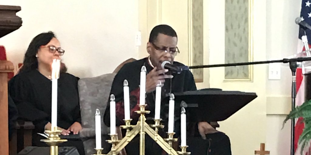 FAMEOakland's tweet photo. Pastor Mayberry is preaching, “Don’t let your struggles smother your joy!” https://t.co/Hrir9OCWhC