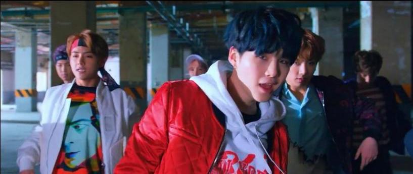 Akgonn's tweet photo. #nottodaymv #NotTodayisNotToday
Yoongi al centro e i suoi primi piani. Il miglior concept dei BTS https://t.co/JZdatinm1h