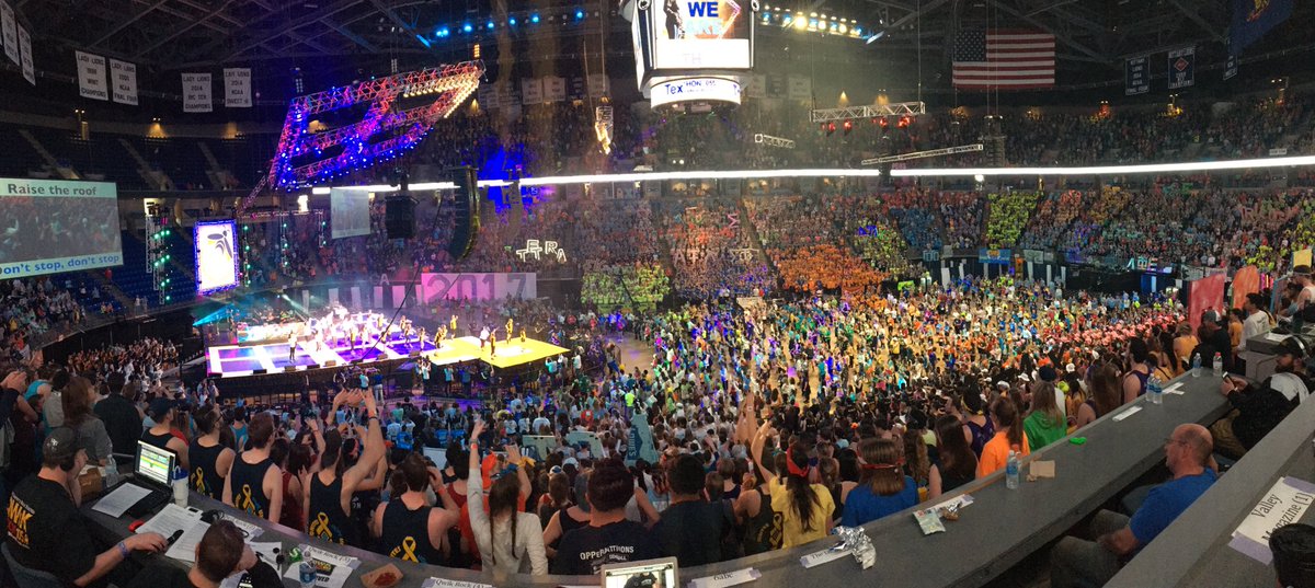 ItsPopRadio's tweet photo. We're in the final four hours here at @THON 2017! π #FTK #IgnitingHopeWithin #CancerCannot #THON2017 https://t.co/qvYItrIDrZ