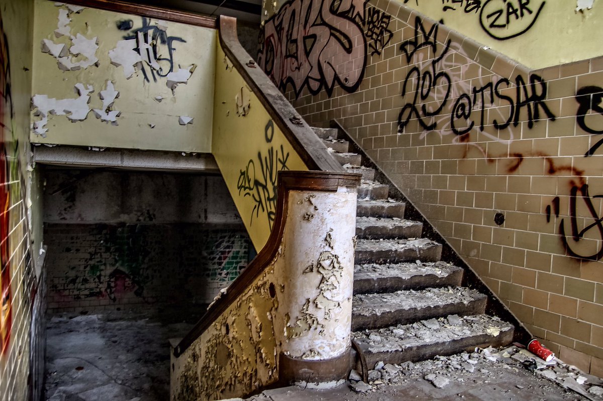 AbandonedSE's tweet photo. Abandoned School
#instagrambham #explorebham #abandoned https://t.co/WmDdwB8Pd2
