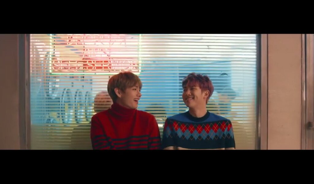 Nastya_akm's tweet photo. КОГДА BigHit НАСТОЛЬКО ДОБРЫЕ, ЧТО ДАЛИ Twise 20 МИНУТ СЛАВЫ
#NotToday
#You_never_walk_alone
#NotTodayisNotToday
#BTSで妄想 https://t.co/bFv9a1o2oK