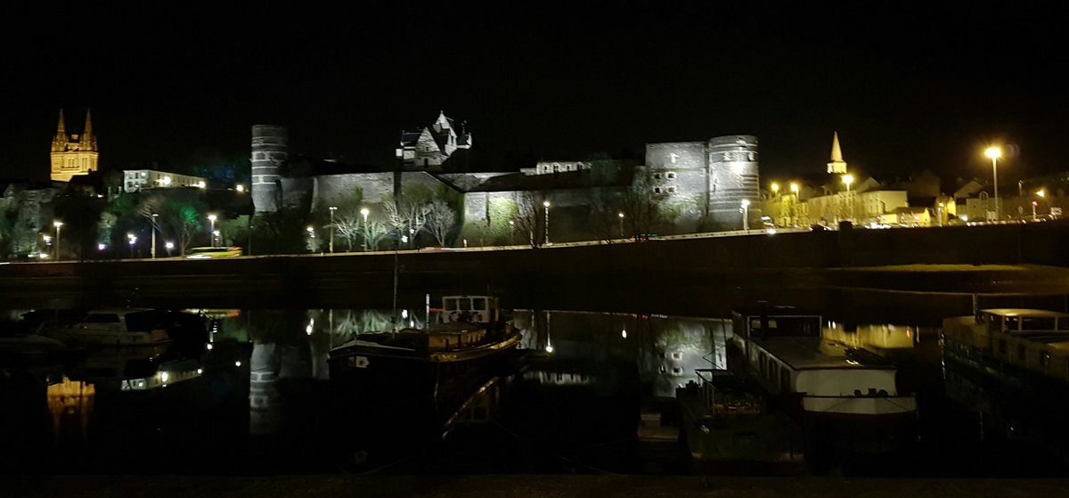 [ #BestOf #SeineEnLoire ⚅] #Angers by night : toujours admirative de cette vue...