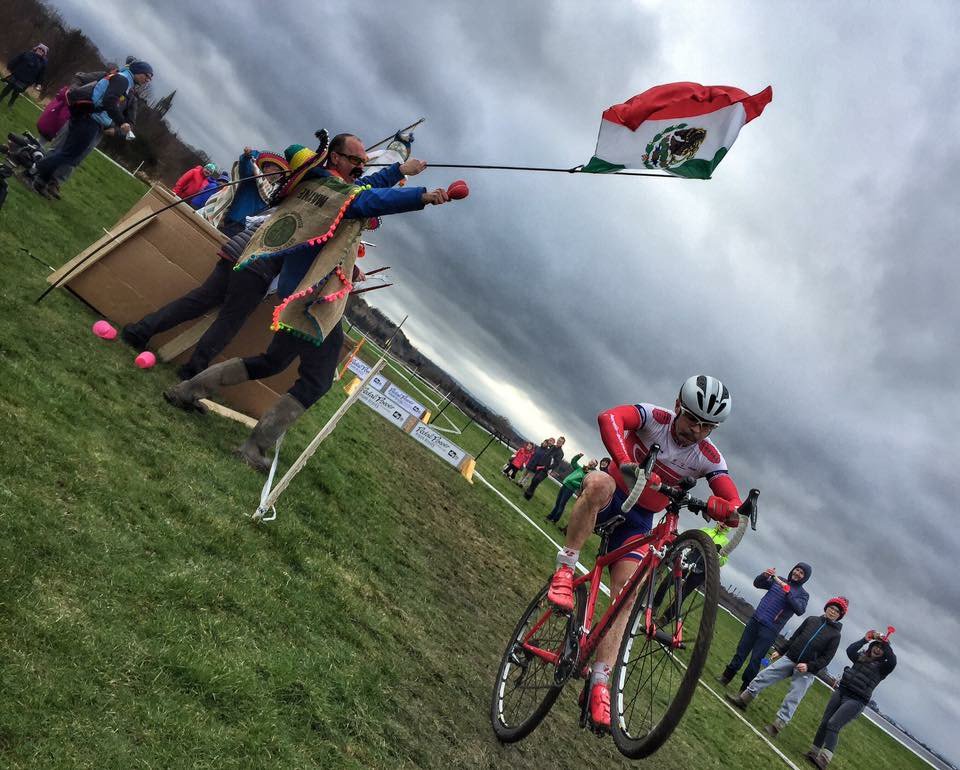 CraigHardie's tweet image. A 'Fantastic' last ever @DigInAtTheDock Top ten overall &amp;amp; 1st V40, Mexicans @ hurdles👌🏼 📷T.Hunter #DIATD #cyclocross