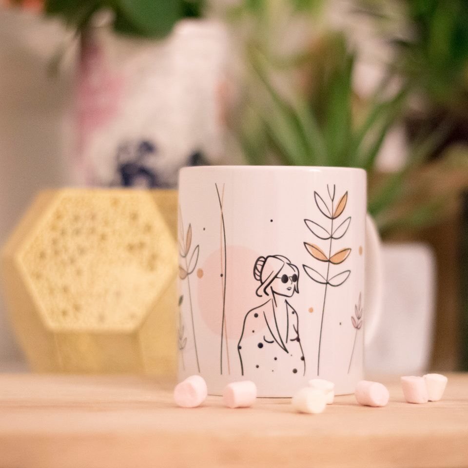 teampetitparis's tweet photo. Rien de mieux que de se réchauffer avec un bon café dans un mug à l’univers poétique… création de @LaureMJoy #MadeInFrance #MadeInParis https://t.co/pcEarDbEHJ