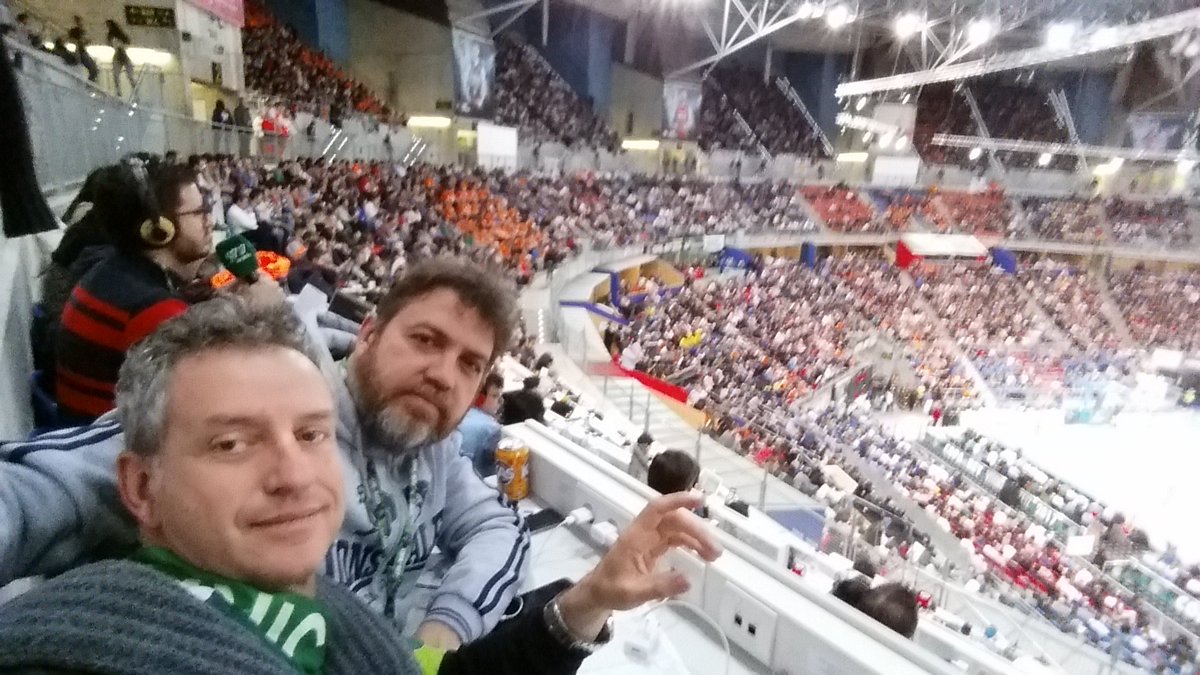 Josemalaga2222's tweet photo. Disfrutando de la final #CopaAcb con @esierrap en Vitoria. https://t.co/z0wYvMUqSP