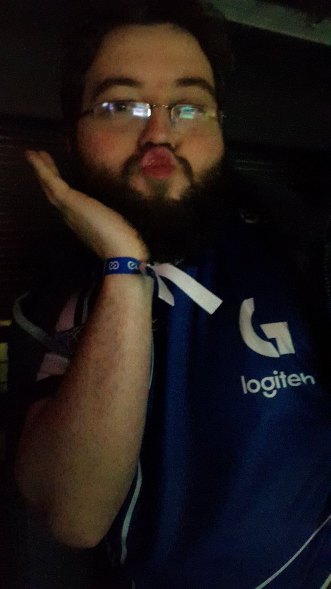 LonyaGaming's tweet image. Haar vs. kei Haar :D #eevent #playvetia #vikingerfrisur