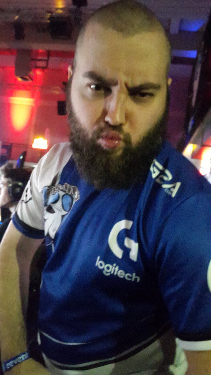 LonyaGaming's tweet image. Haar vs. kei Haar :D #eevent #playvetia #vikingerfrisur