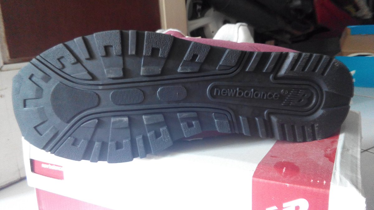 Bro Sis gua mau jual NB gua nih masih baru kinclong (New Balance M340WN | size 10 | 450k) nett, minat line : sidhiqalrahman COD : Bekasi