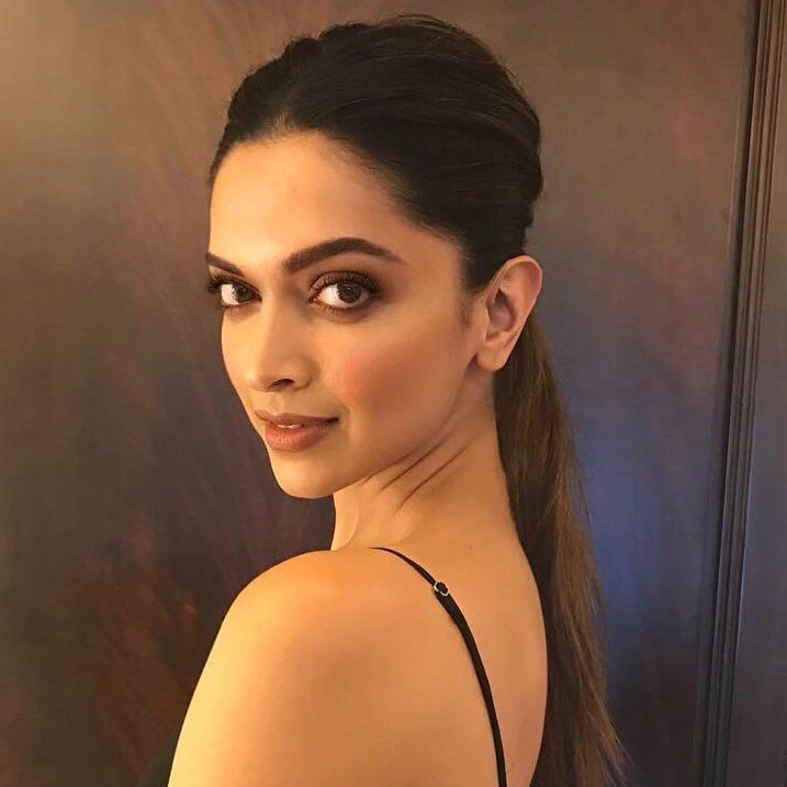 DeepikaHolics's tweet photo. Isn't @deepikapadukone absolutely beautiful?? 😍😍 https://t.co/U1U9GlGn0l